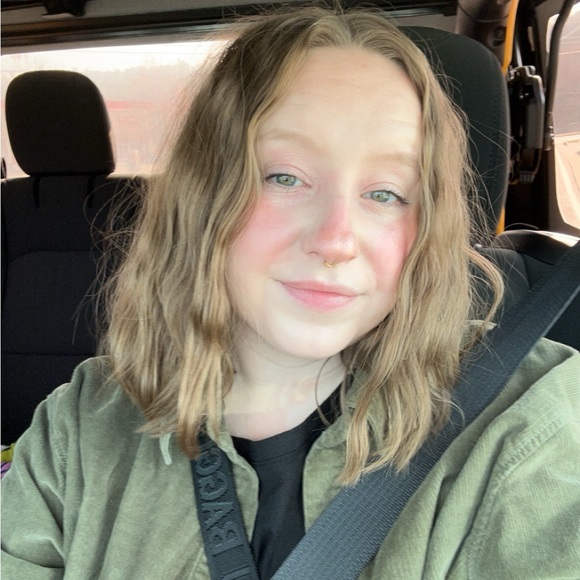 Meet your Posher, Mariah - Picture 2 of 5